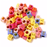 Bogstav perler med guld bogstaver. Mix. 6 mm. 250 stk.